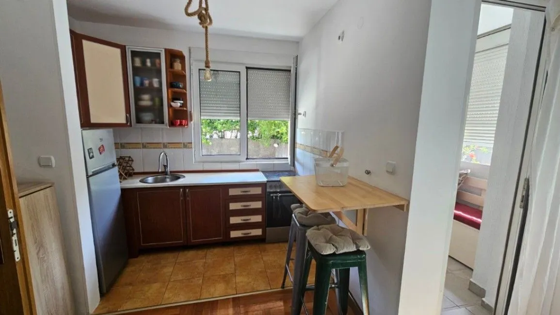 Izdavanje, jednosoban stan, 38m², Pod Goricom, Podgorica