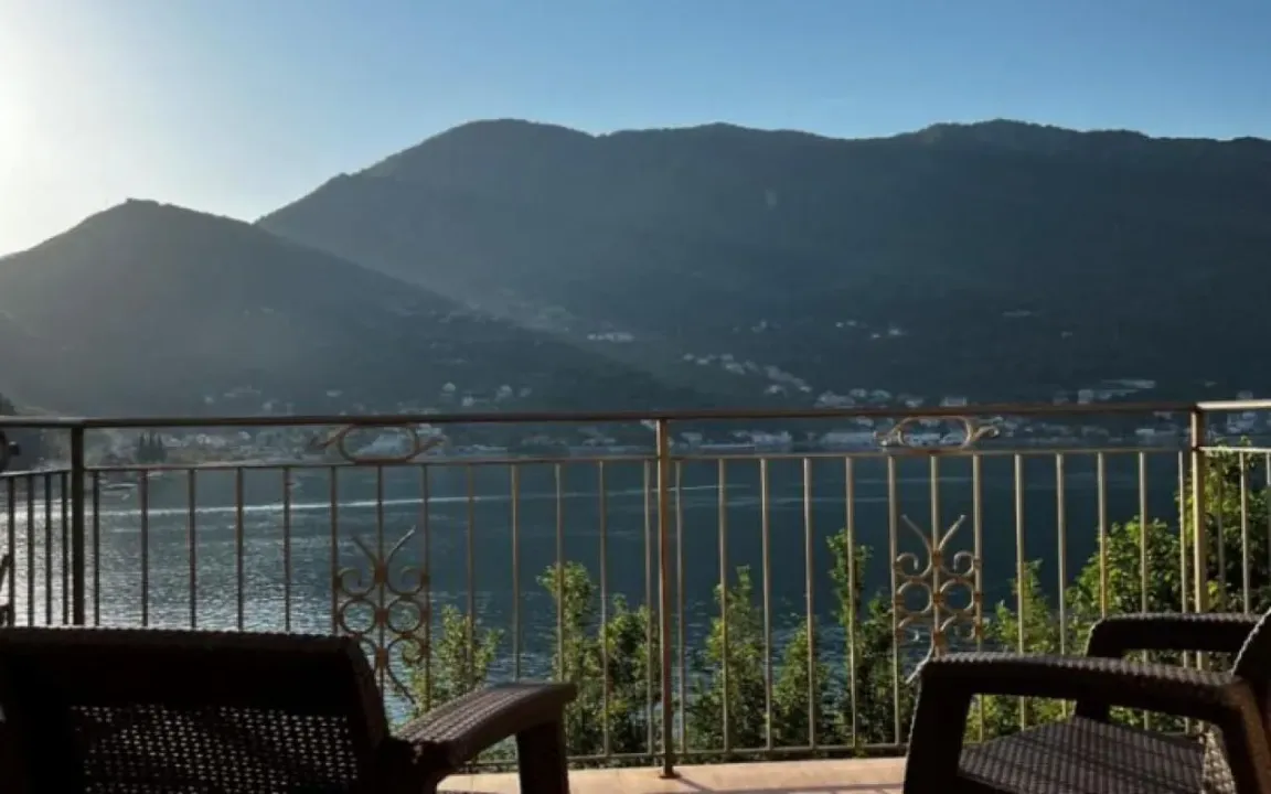 Prodaja, četvorosoban stan, 148m², Lepetani, Tivat