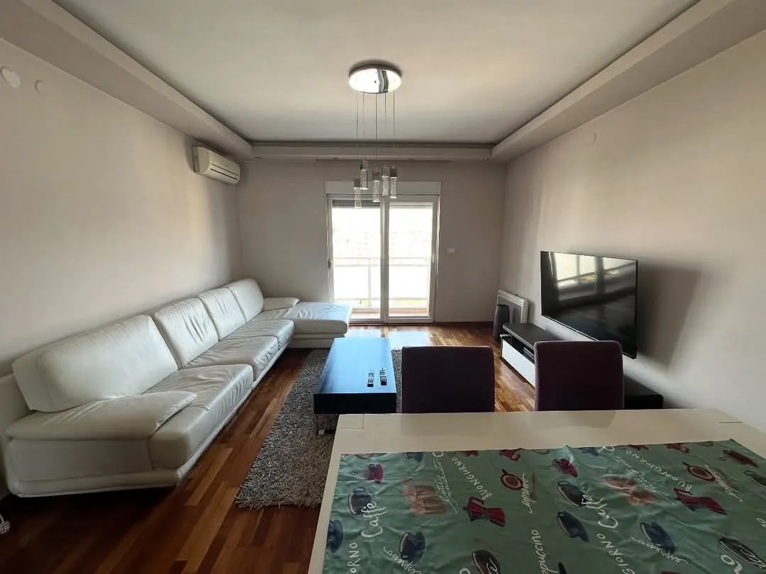 Izdavanje, jednosoban stan, 53m², City Kvart, Podgorica