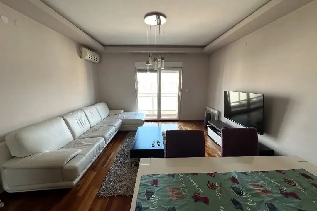 Izdavanje, jednosoban stan, 53m², City Kvart, Podgorica