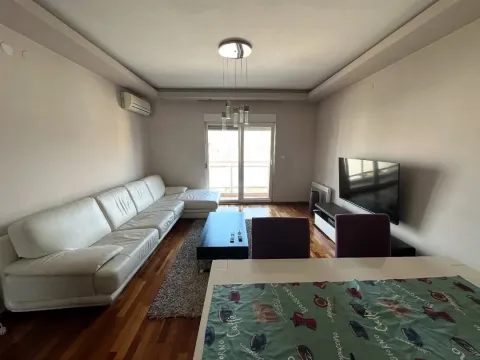 Izdavanje, jednosoban stan, 53m², City Kvart, Podgorica - image 1