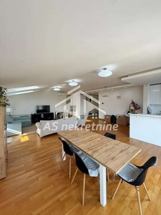 Izdavanje, četvorosoban stan, 157m², Savski Venac, Beograd
