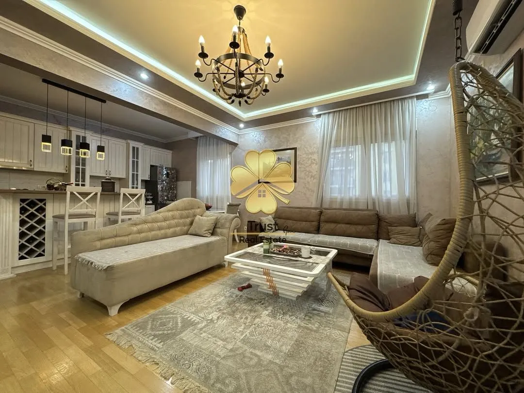 Izdavanje, trosoban stan, 95m², Blok 9, Podgorica