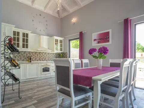 Izdavanje, kuća, 150m², Stoliv, Kotor - image 4