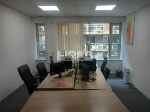 Izdavanje, poslovni prostor, 310m², Slavija, Vračar Sve Podlokacije