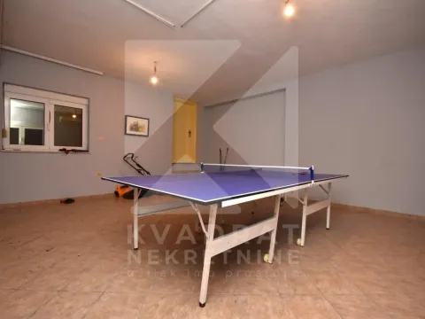 Izdavanje, kuća, 330m², Zeta, Podgorica - image 31