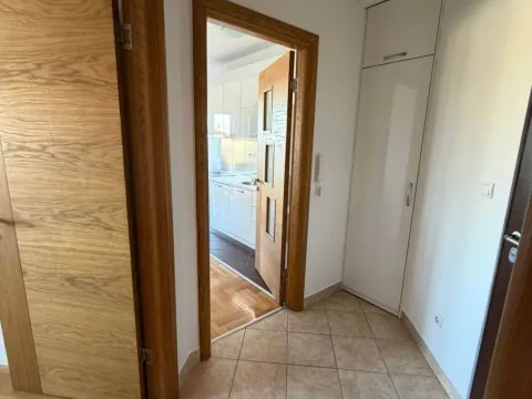 Rent, one bedroom apartment, 50m², Stari Aerodrom, Podgorica - image 10