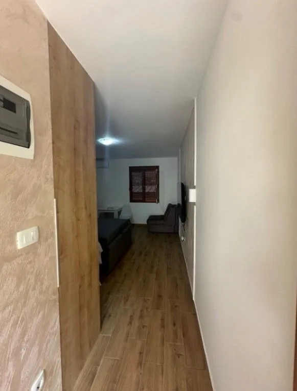 Izdavanje, jednosoban stan, 30m², Podkošljun, Budva