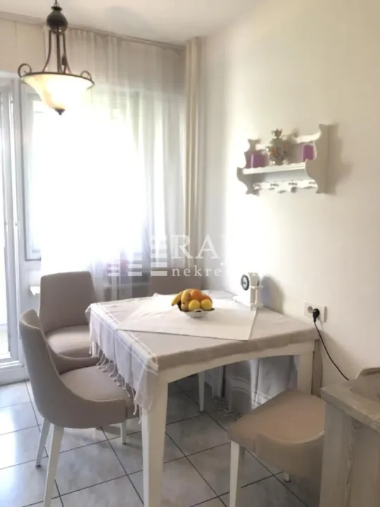 Izdavanje, trosoban stan, 58m², Novi Beograd Blok 70, Novi Beograd Sve Podlokacije
