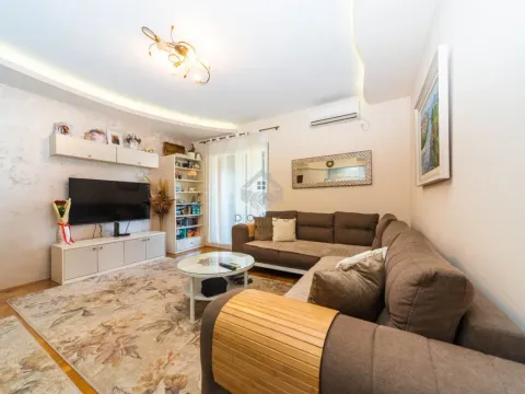 Sale, two bedroom apartment, 70m², Stari Aerodrom, Podgorica - image 2