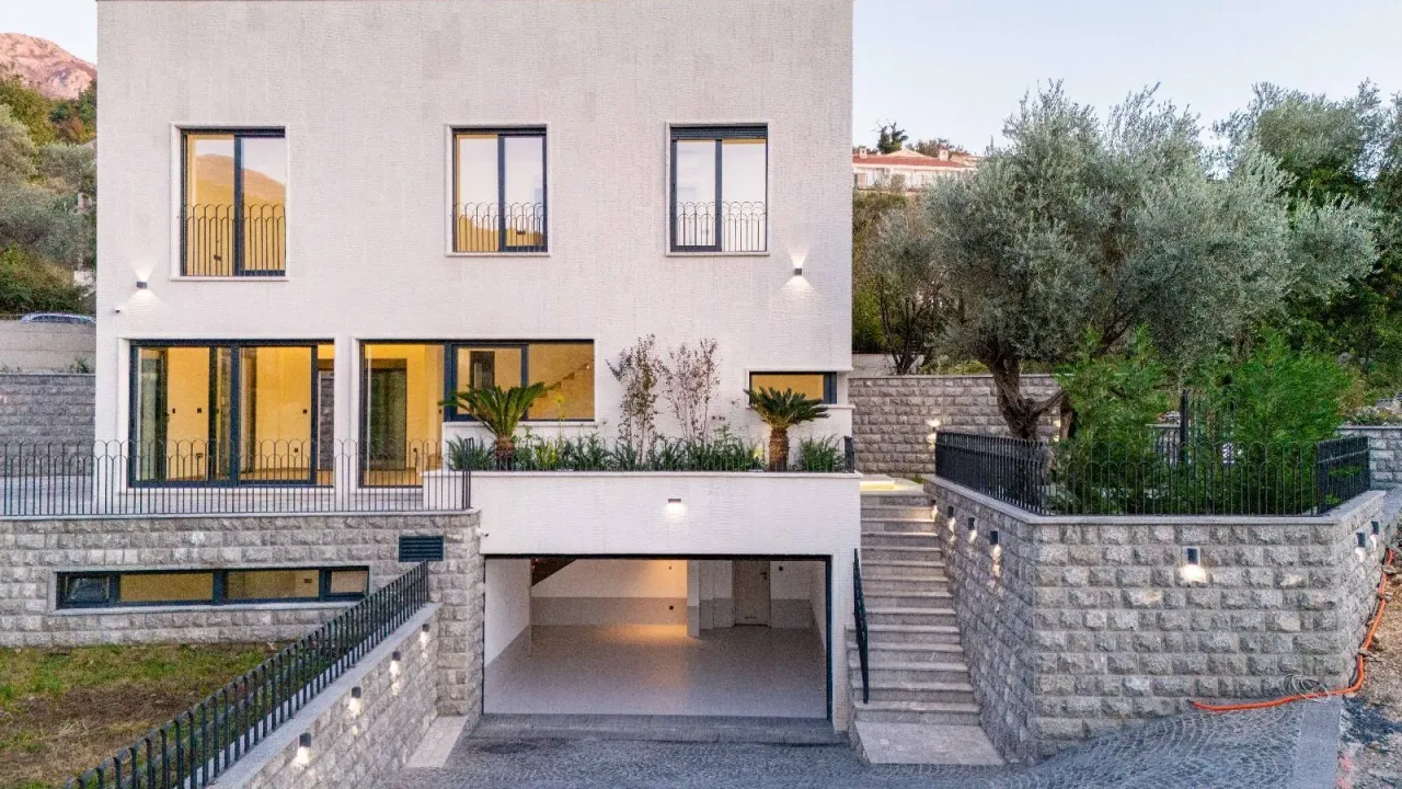 Sale, house, 240m², Kamenovo, Budva