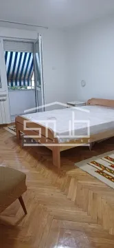 Bedroom with a double bed and access to the terrace. - image 4