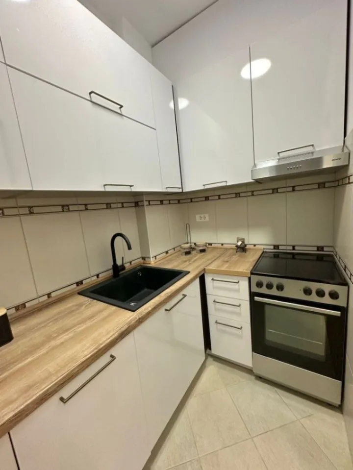 Izdavanje, jednosoban stan, 53m², Centar, Podgorica