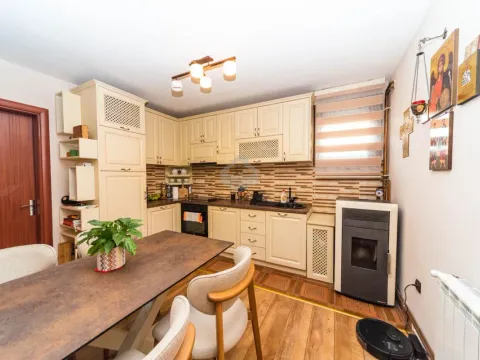 Prodaja, kuća, 200m², Donja Gorica, Podgorica - image 10