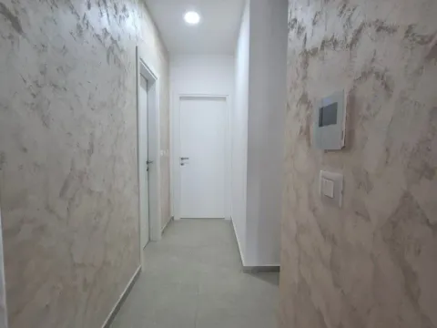 Izdavanje, dvosoban stan, 71m², Bečići, Budva - image 12