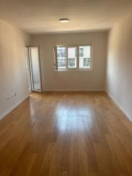 Izdavanje, dvosoban stan, 70m², Central Point, Podgorica - image 2