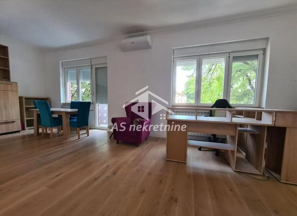 Izdavanje, poslovni prostor, 72m², Kalenić Pijaca, Vračar Sve Podlokacije