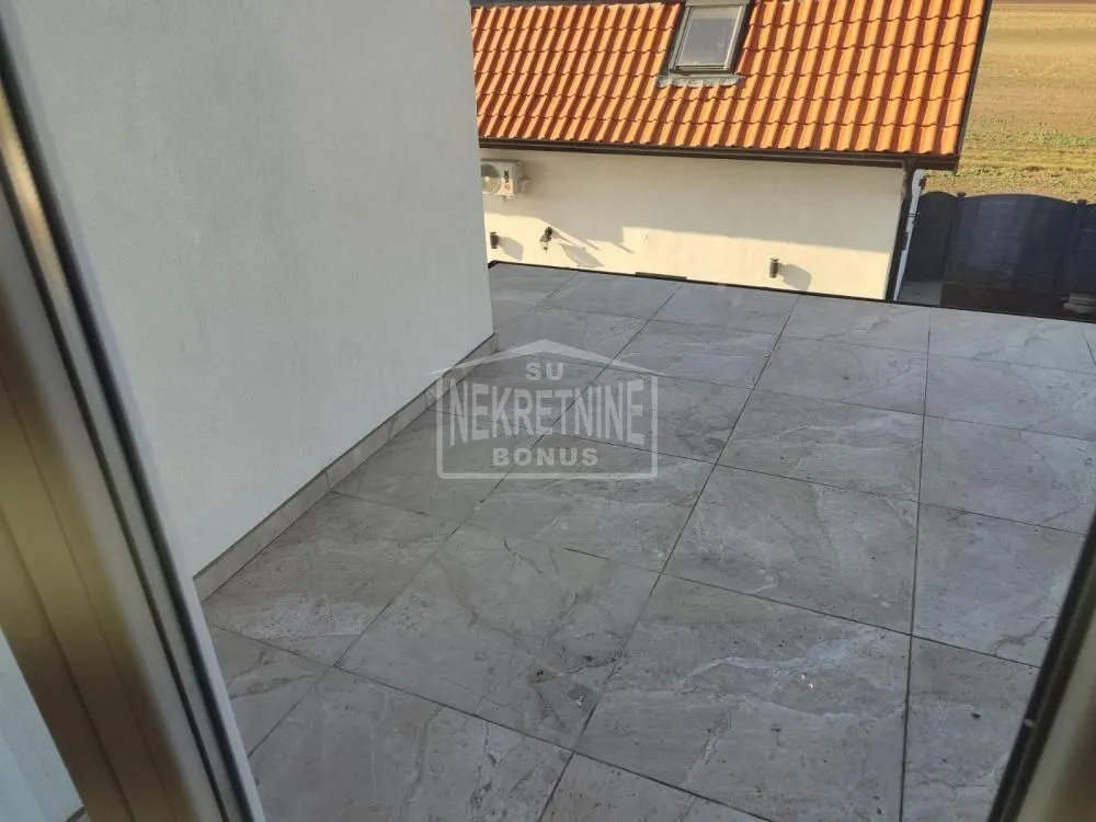Izdavanje, trosoban stan, 160m², Mali Bajmok, Subotica