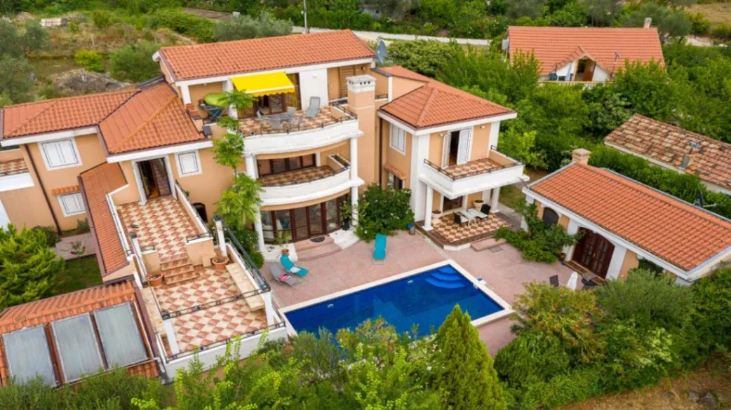 Prodaja, kuća, 450m², Kavač, Kotor