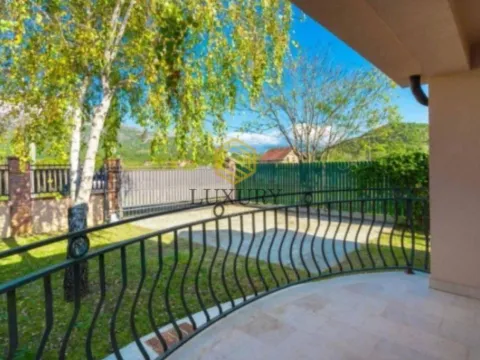 Izdavanje, kuća, 160m², Rogami, Podgorica - image 11