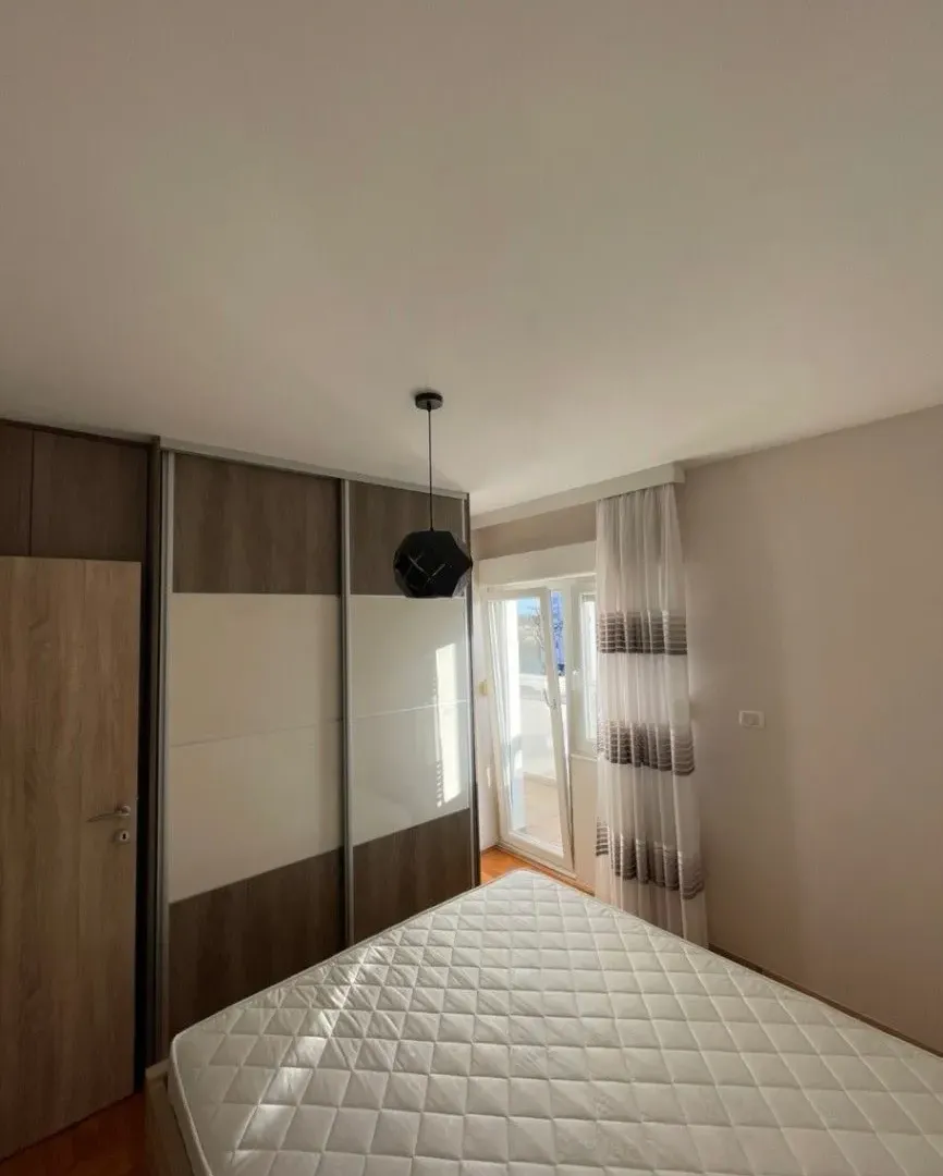 Izdavanje, dvosoban stan, 73m², Stari Aerodrom, Podgorica