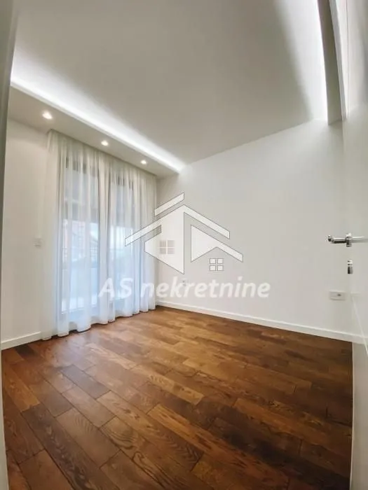 Izdavanje, trosoban stan, 68m², Čubura, Beograd