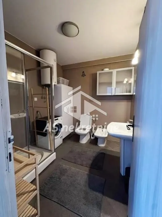 Izdavanje, trosoban stan, 87m², Čubura, Beograd