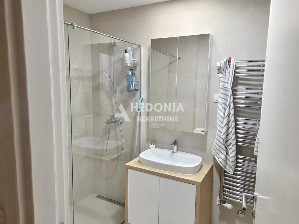 Prodaja, dvosoban stan, 49m², Zemun Centar, Zemun Sve Podlokacije