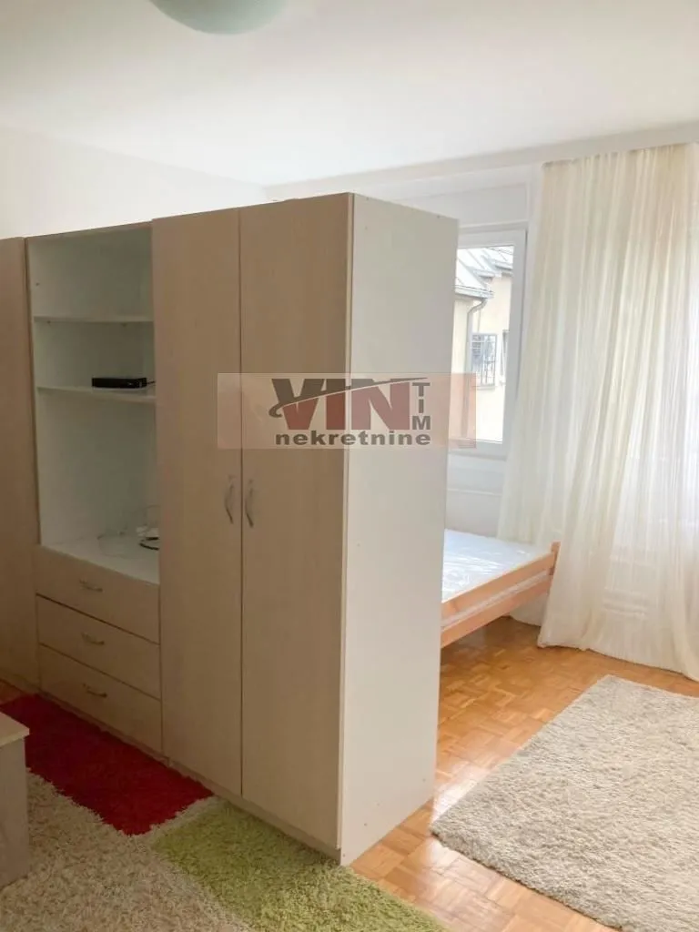 Izdavanje, garsonjera, 28m², Šumice, Beograd