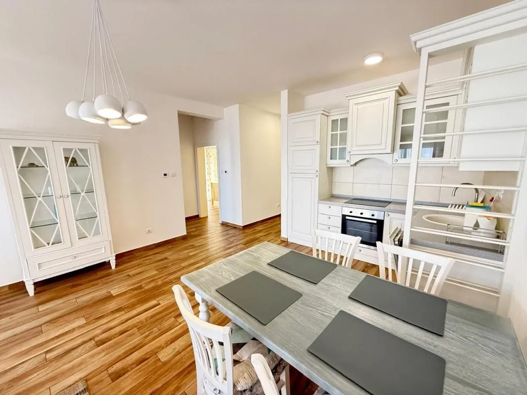Prodaja, dvosoban stan, 110m², Dobra Voda, Budva