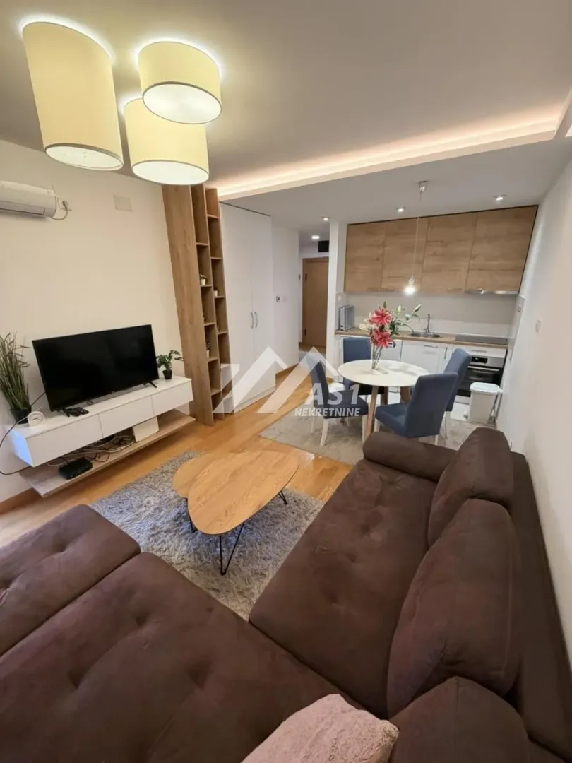 Izdavanje, jednosoban stan, 42m², Socijalno, Novi Sad Sve Podlokacije
