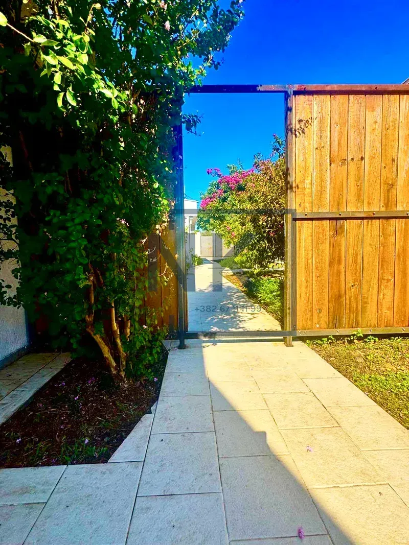 Izdavanje, kuća, 450m², Donja Gorica, Podgorica