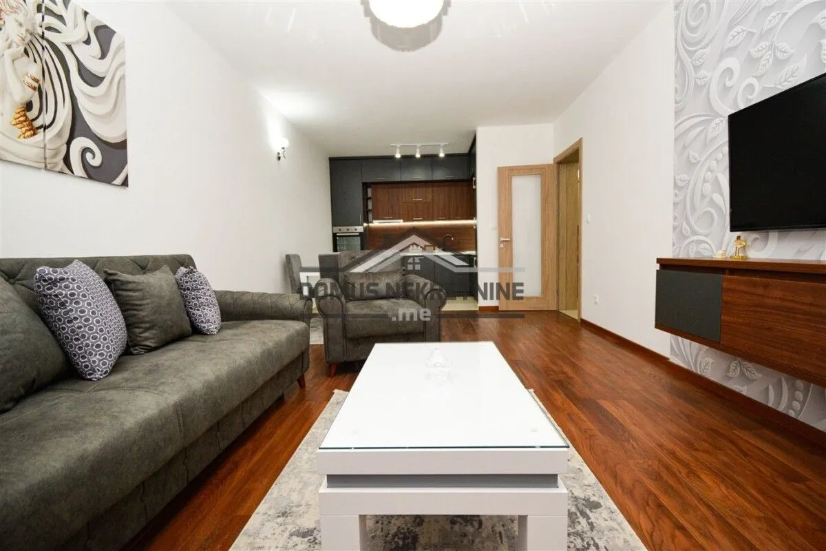 Izdavanje, dvosoban stan, 70m², Master Kvart, Podgorica