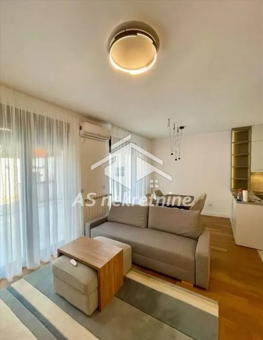 Rent, three bedroom apartment, 60m², Vračar Sve Podlokacije, Beograd