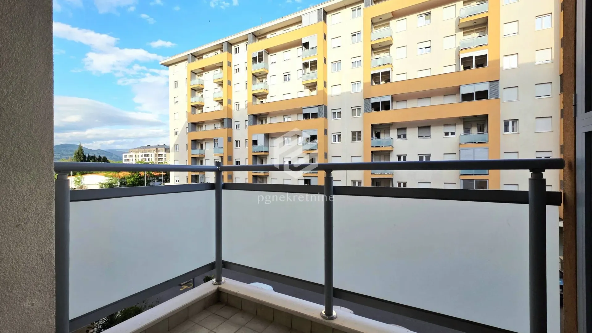 Rent, two bedroom apartment, 64m², City Kej, Podgorica