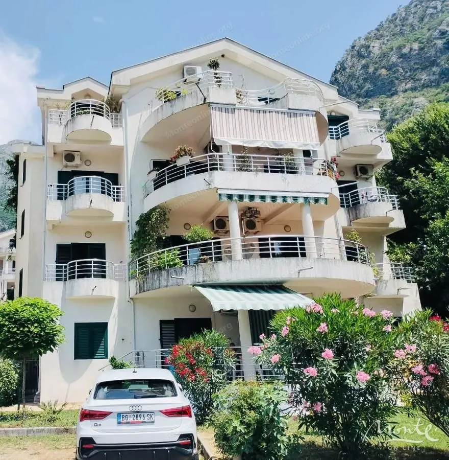 Prodaja, jednosoban stan, 65m², Risan, Kotor
