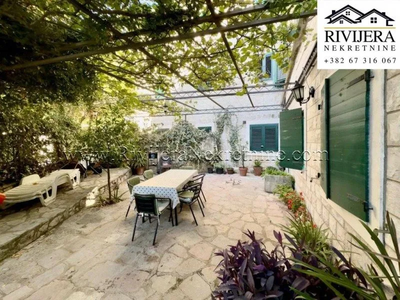 Prodaja, kuća, 250m², Strp, Kotor