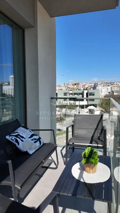 Izdavanje, trosoban stan, 73m², Savski Venac, Beograd