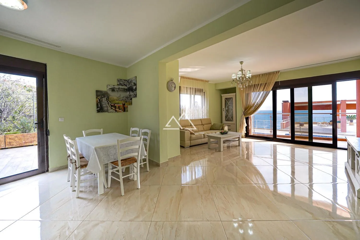 Prodaja, dvosoban stan, 242m², Dobra Voda, Budva