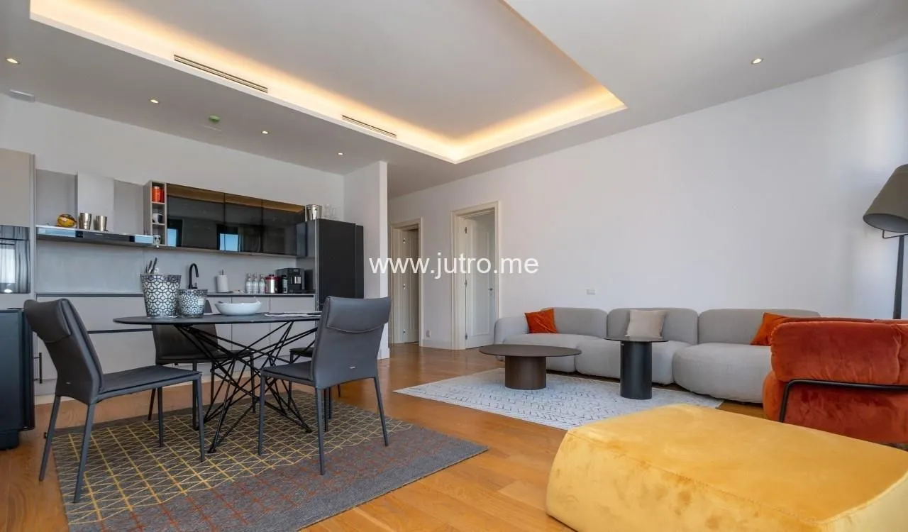 Prodaja, dvosoban stan, 103m², Centar, Tivat