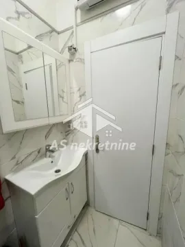 Rent, one bedroom apartment, 45m², Savski Venac, Beograd - image 13