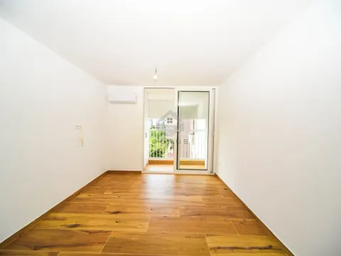 Sale, one bedroom apartment, 37m², Blok 5, Podgorica - image 2