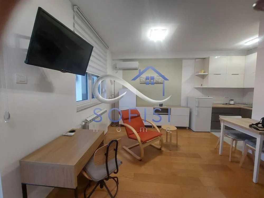 Izdavanje, stan, 29m², Centar, Novi Sad