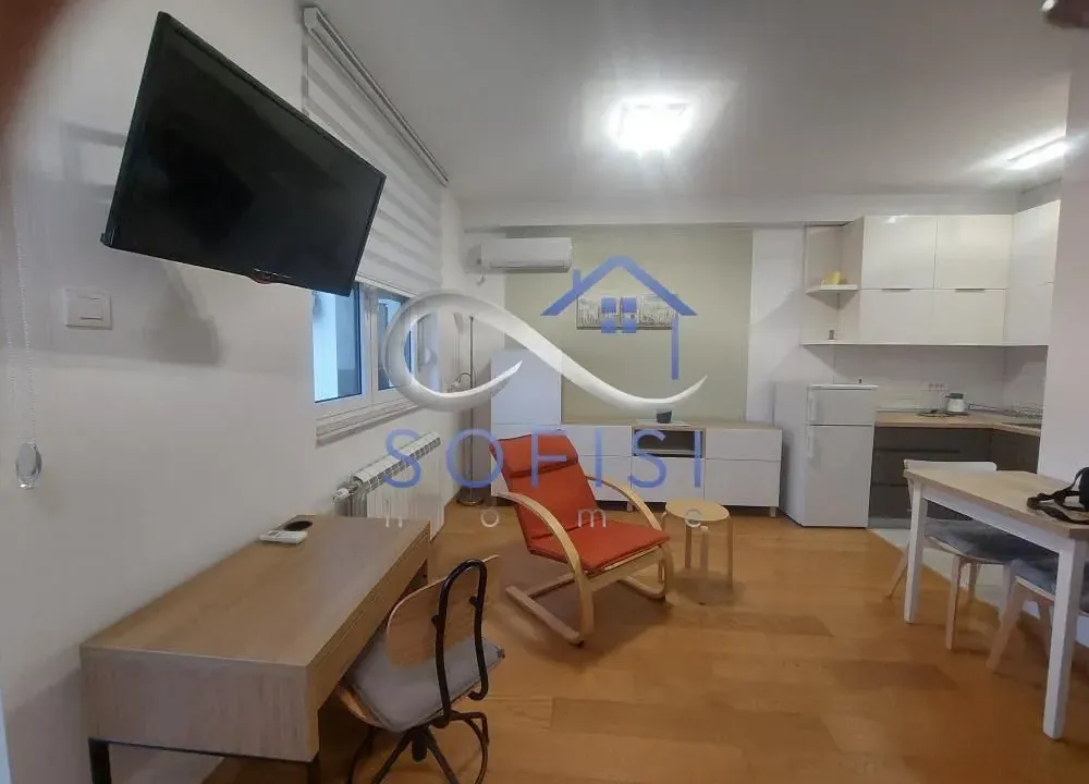 Izdavanje, stan, 29m², Centar, Novi Sad