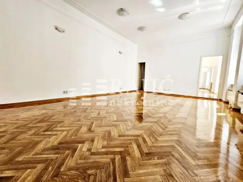 Empty bright room with parquet flooring and white walls. - image 6