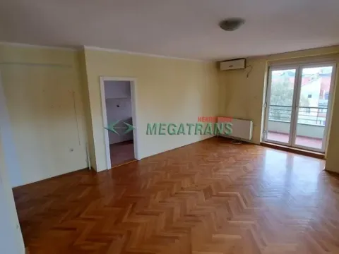 Izdavanje, trosoban stan, 120m², Centar, Novi Sad - image 12