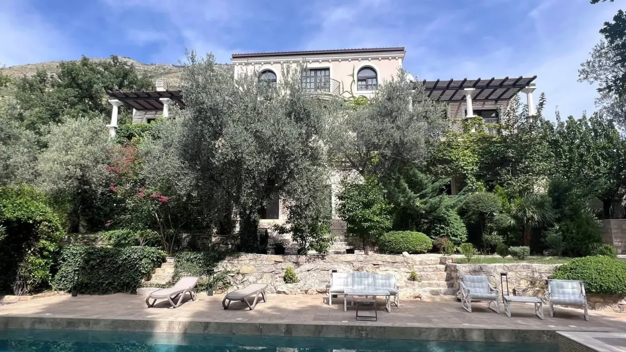 Sale, house, 550m², Reževići, Budva