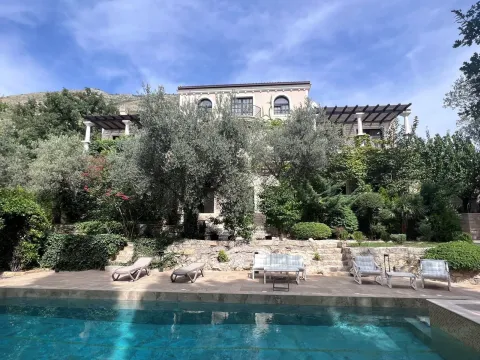 Sale, house, 550m², Reževići, Budva