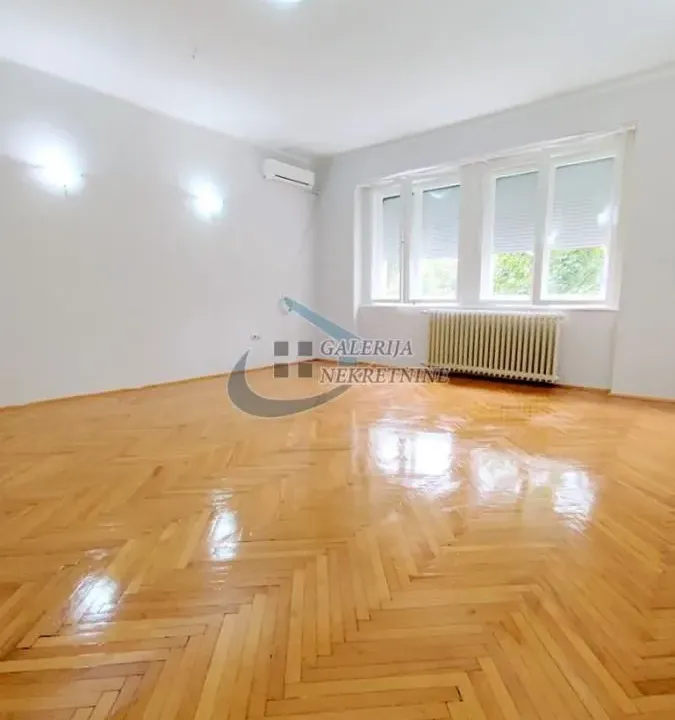 Izdavanje, poslovni prostor, 80m², Savski Venac, Beograd