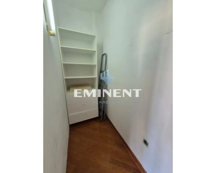 Izdavanje, trosoban stan, 110m², Kalenić Pijaca, Vračar Sve Podlokacije